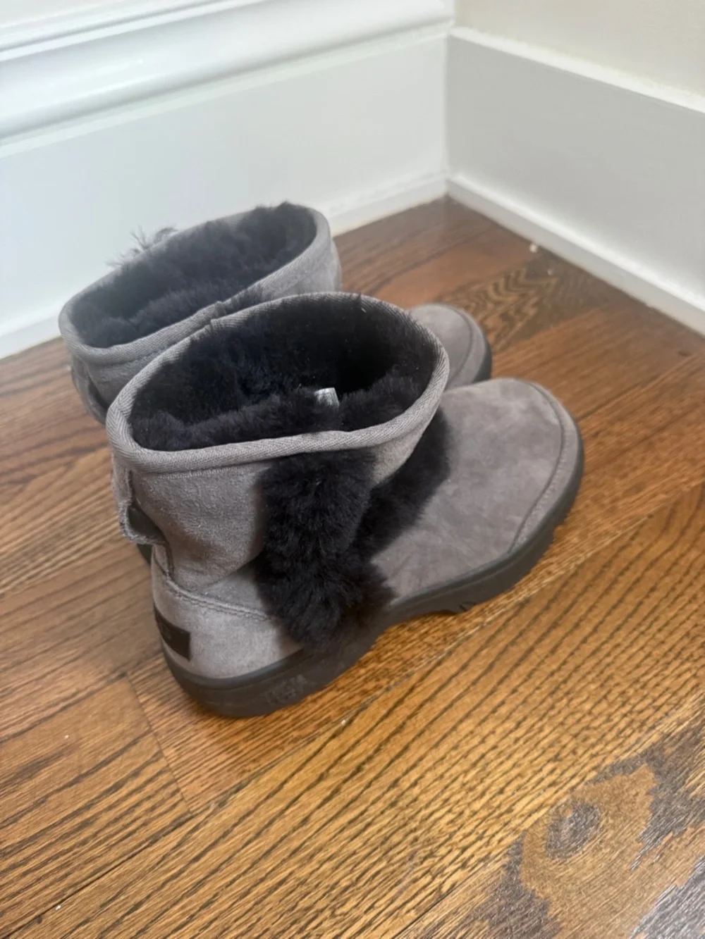 UGG SUNBURST MINI GREY GRAY SUEDE SHEEPSKIN ANKLE BOOTS SIZE 7 WOMEN